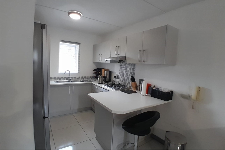 To Let 2 Bedroom Property for Rent in Parklands East Western Cape